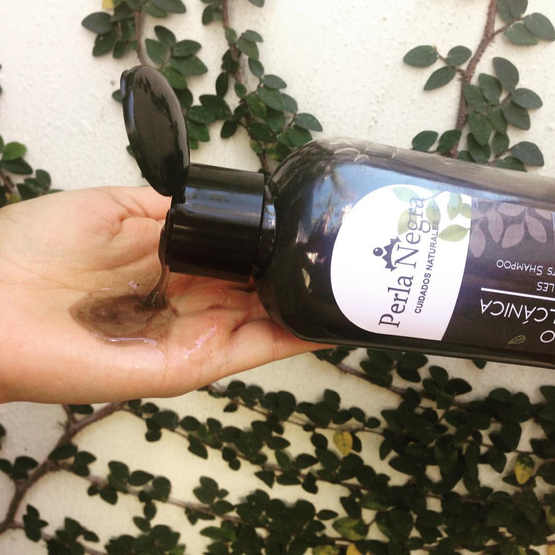 Perla Negra- Shampoo de arcilla volcánica