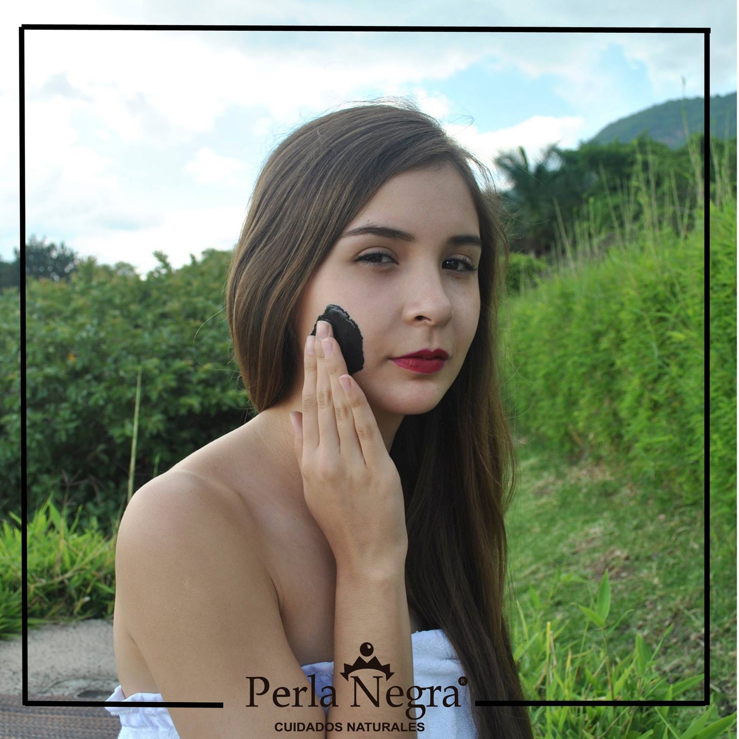 Perla Negra- Exfoliante de arcilla termal volcánica, sábila y cáscara de nuez