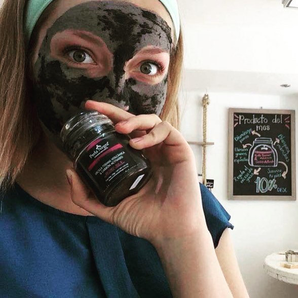 Perla Negra- Mascarilla de arcilla termal volcánica y carbón activado